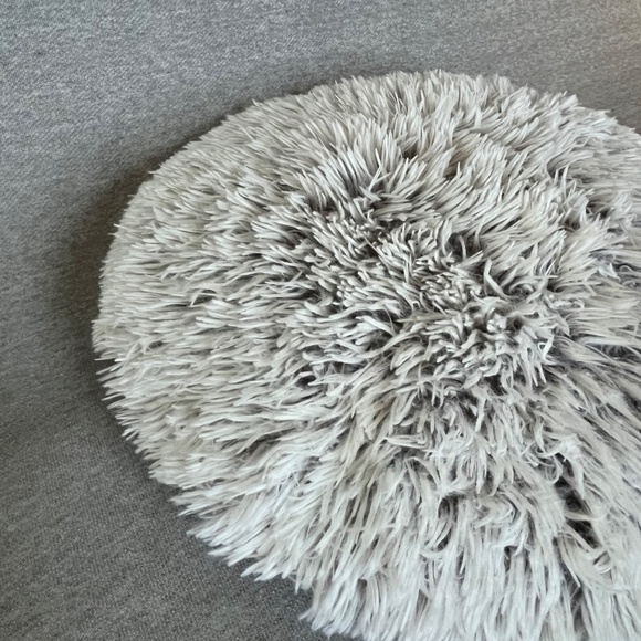 Plush Faux-Fur Round Cushion - Picture 5 of 10